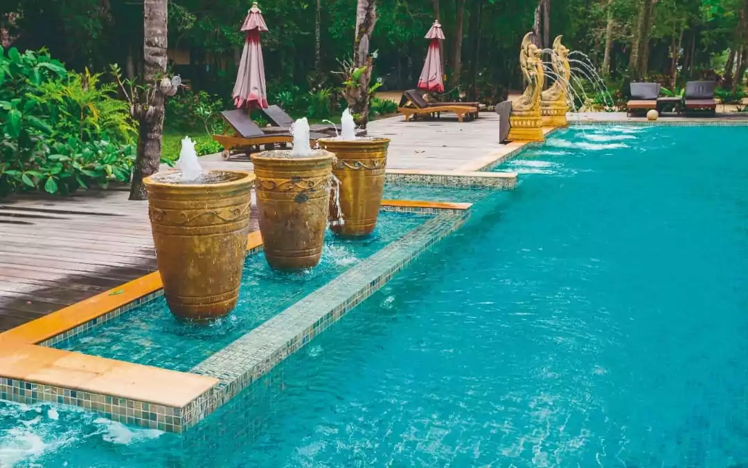 Fliesenideen für den Pool